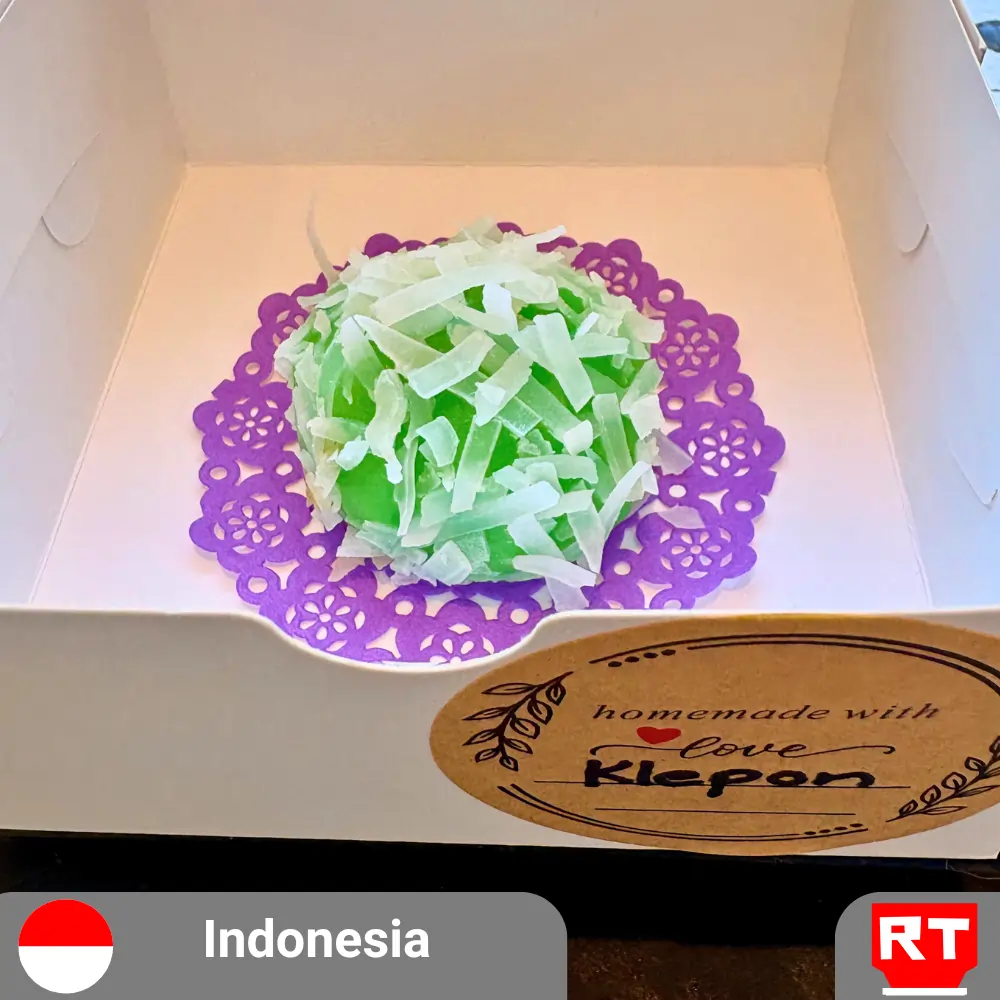 Klepon – Indonesian Sweet Rice Cakes with Coconut Sugar