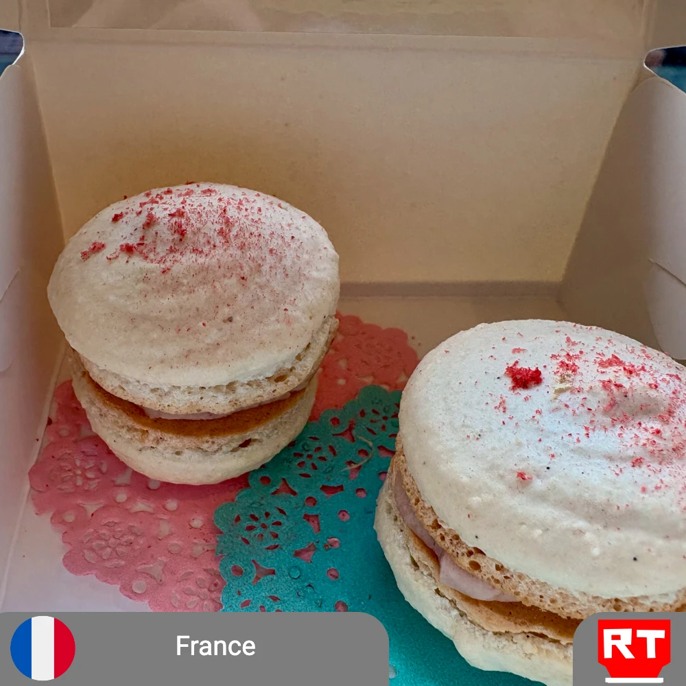 Fraise Noisette Macaron