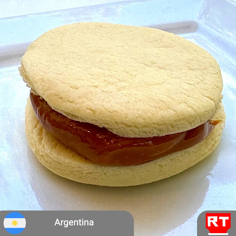 Argentine Alfajores de Maicena (Dulce de Leche Cookies)