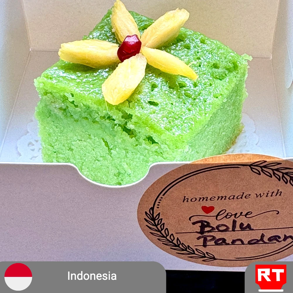 Bolu Pandan with Pineapple Flower